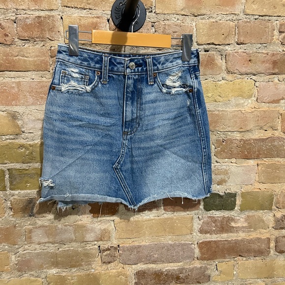 Abercrombie & Fitch Classic Blue Denim Mini Skirt Natural Rise - Picture 2 of 5